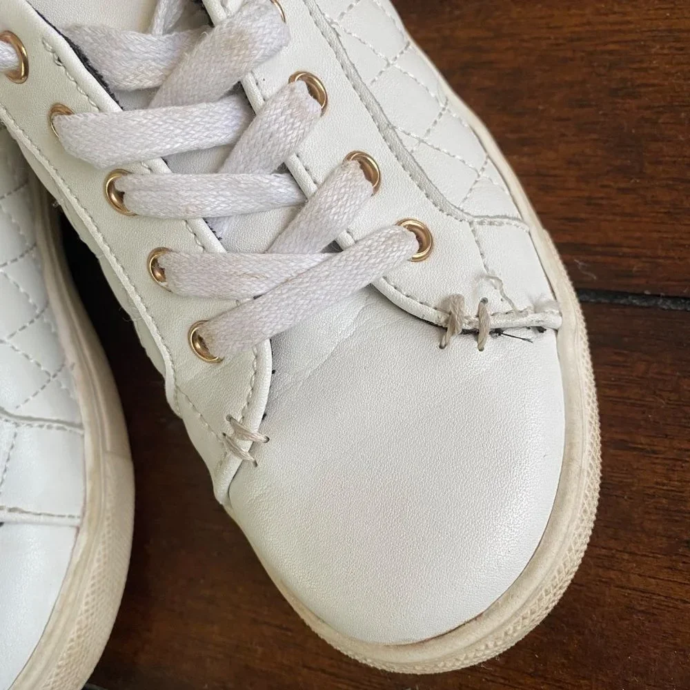 Kurt Geiger little‎ girls white sneakers shoes sz 1 quilted logo charm embossed